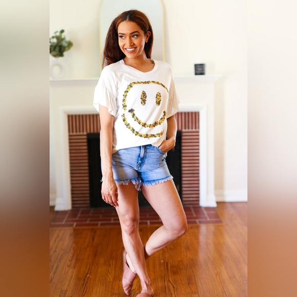 💥NEW Ivory Flutter Sleeve Floral Happy Face Top - Picture 3 of 6